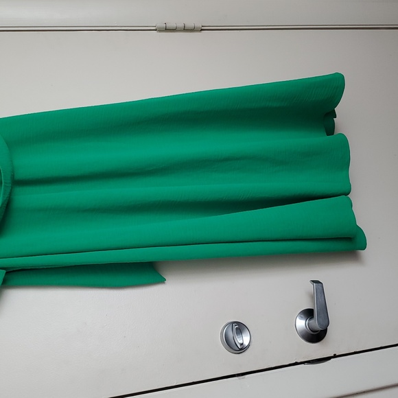 DKNY Apple Green Sleeveless Cocktail Dress - Picture 12 of 16